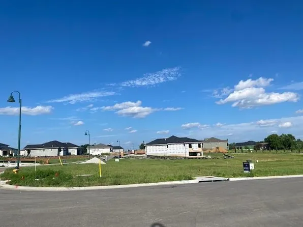 13611 Granada Dr, Leawood, KS 66224