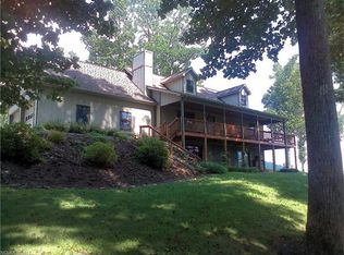 550 Thorncrest Dr, Burnsville, NC 28714
