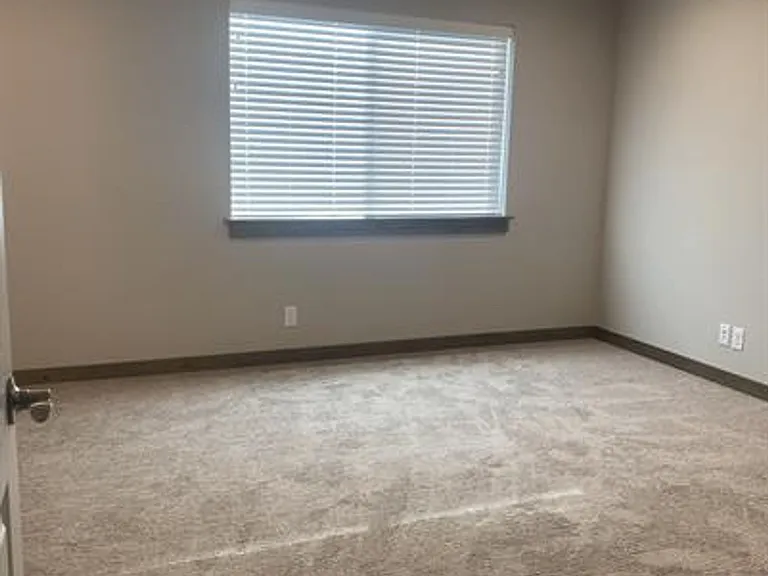 1313 Fozzie Ln — Photo 3