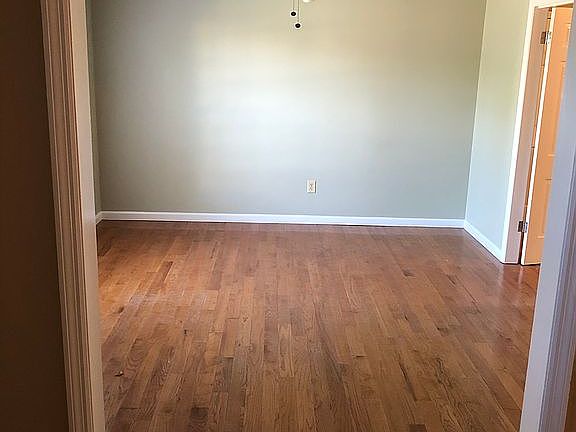 5th image of 218 Brandywood Ct