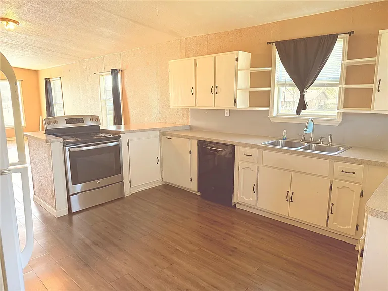 14005 Alles House St — Photo 3