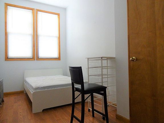 3rd image of 35 Henry St APT 1A