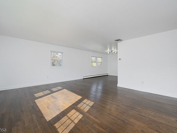 3rd image of 3 Diane Ct Floor 2