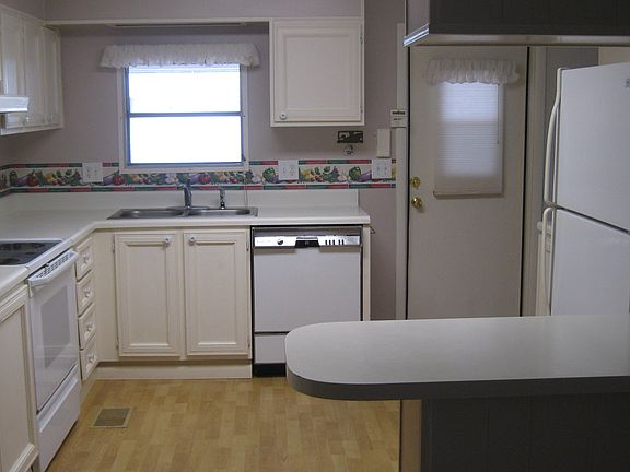 3rd image of 210 Palo Verde Dr