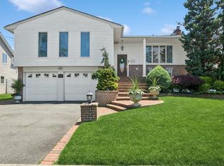 2092 Vine Dr, Merrick, NY 11566