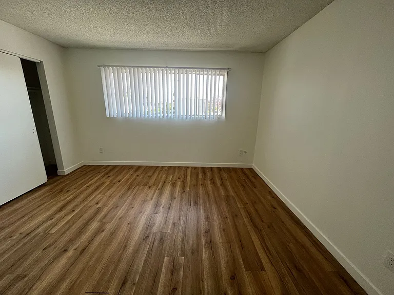 Flower Street Apartments — Photo 19