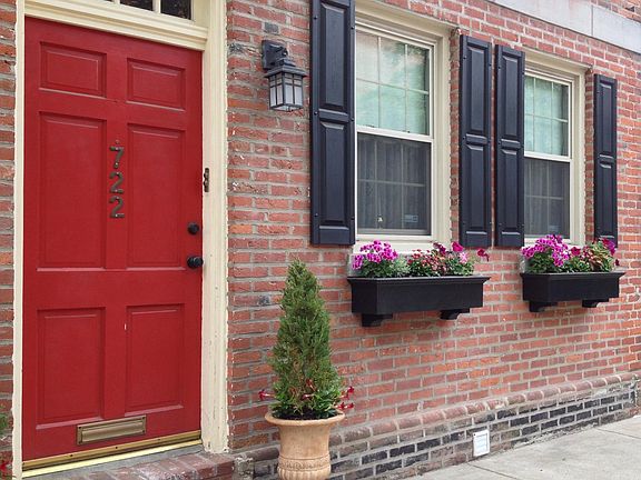 Entrance to duplex on Lombard Street 