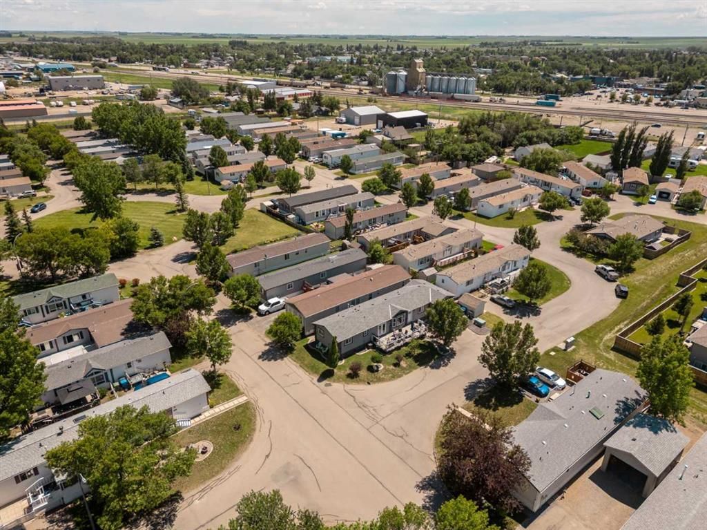 207 Porter St, Coaldale, AB - View 3