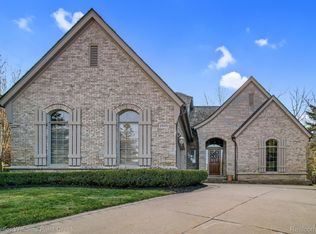 2595 Summerlin Ct, Rochester, MI 48306