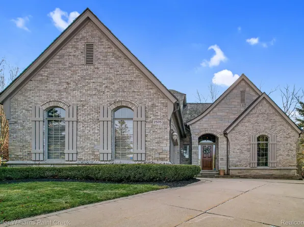 2595 Summerlin Ct, Rochester, MI 48306