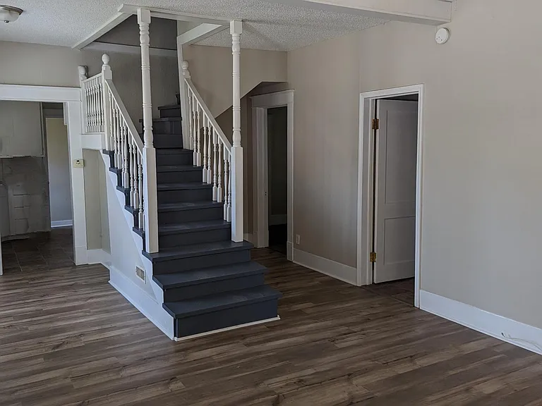1609 S Barrett Ave — Photo 4