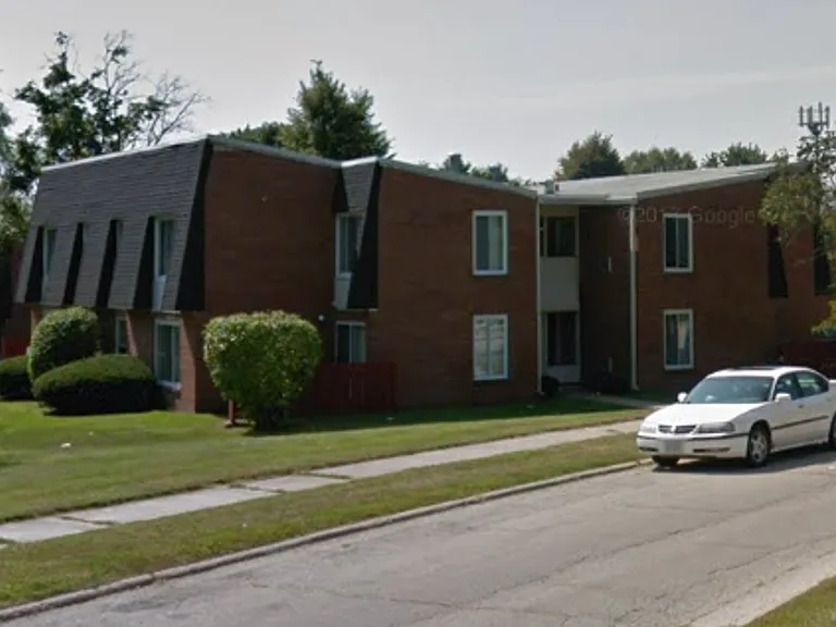 Mulford Park Apartments — Photo 10