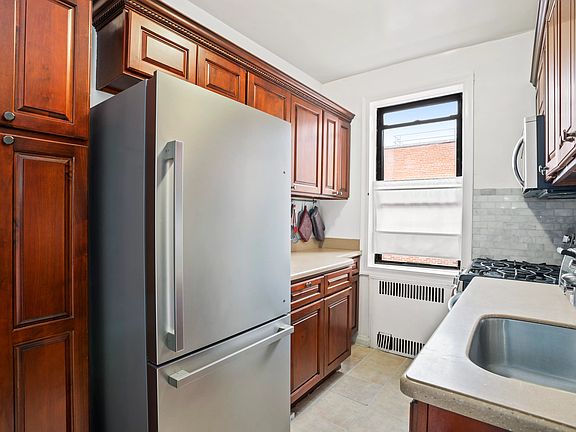 3rd image of 40 Clarkson Ave APT 6D