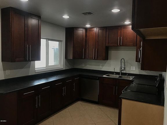 4th image of 2118 W Dahlia Dr