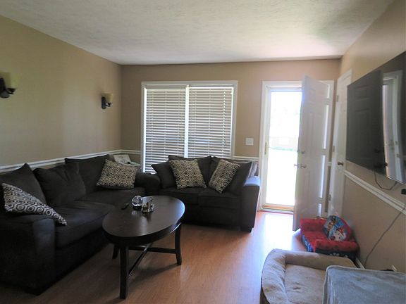 3rd image of 3447 Southmeade Dr