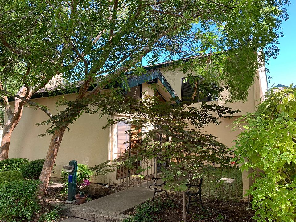 Front entrance with front yard.