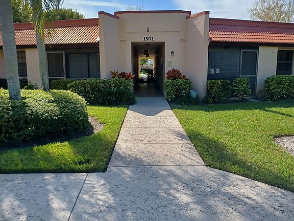 3rd image of 1971 NE Collins Cir