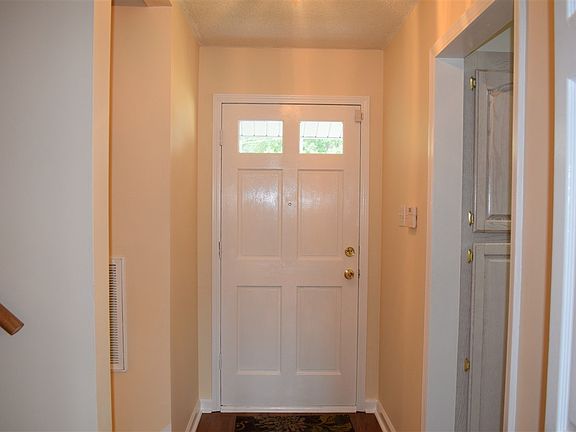 3rd image of 100 Pine Glen Ct