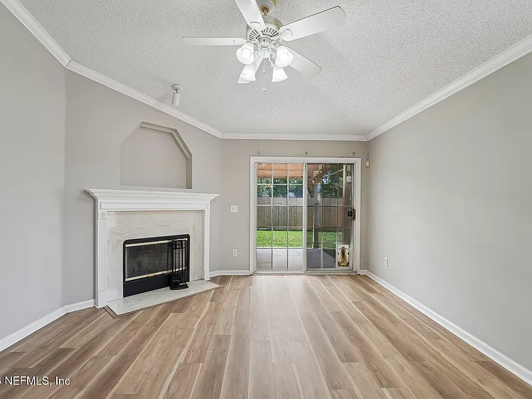 1219 Stern Way — Photo 9