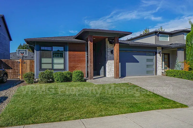 3 bed, 2.0 bath, 1801 sqft, $3,195 — Photo 2