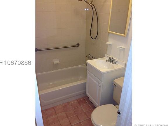 4th image of 238 SW 21st St #1