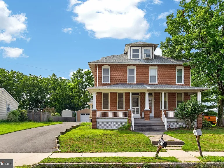 855 N Pleasant View Rd — Photo 2