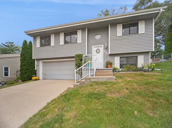 200 E Hughes Cir, Des Moines, IA 50315