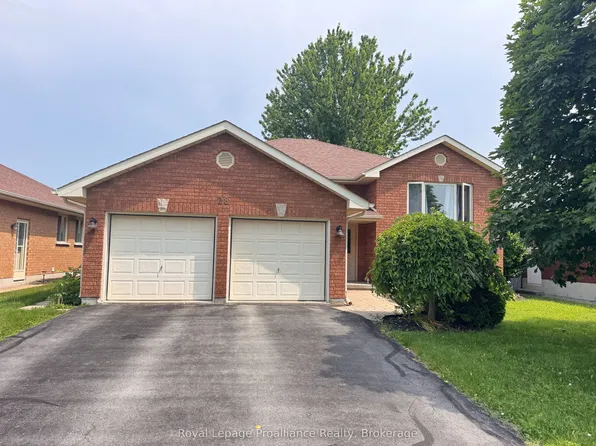 28 Oak Ridge Blvd, Belleville, ON K8N 5W1