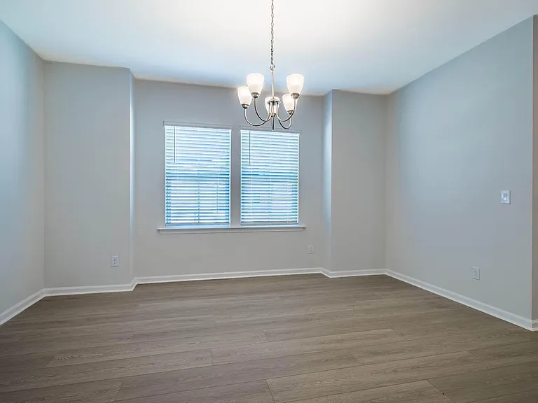 1400 Hollyview Ave — Photo 12