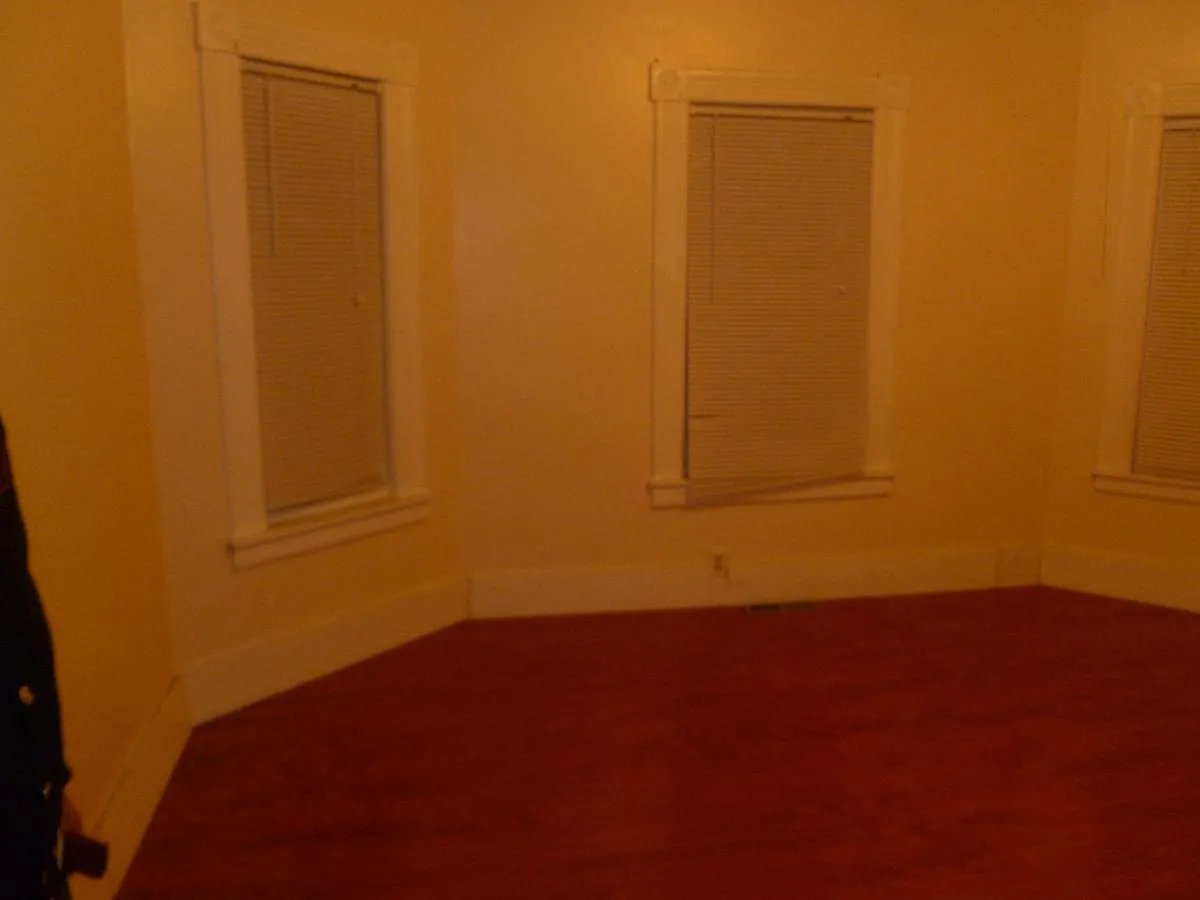 3 bed, $1,200 — Photo 4