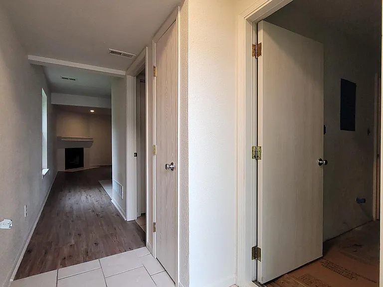 205 SW South Ave — Photo 2