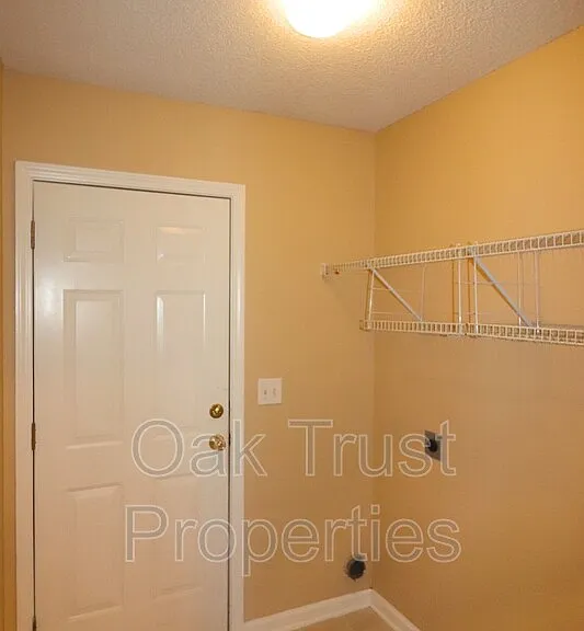 538 Holiday Dr — Photo 19