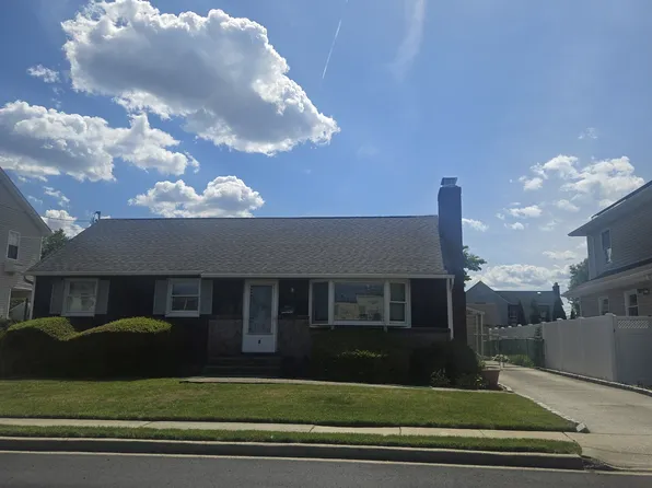 0 Carlton Pl, Hicksville, NY 11801