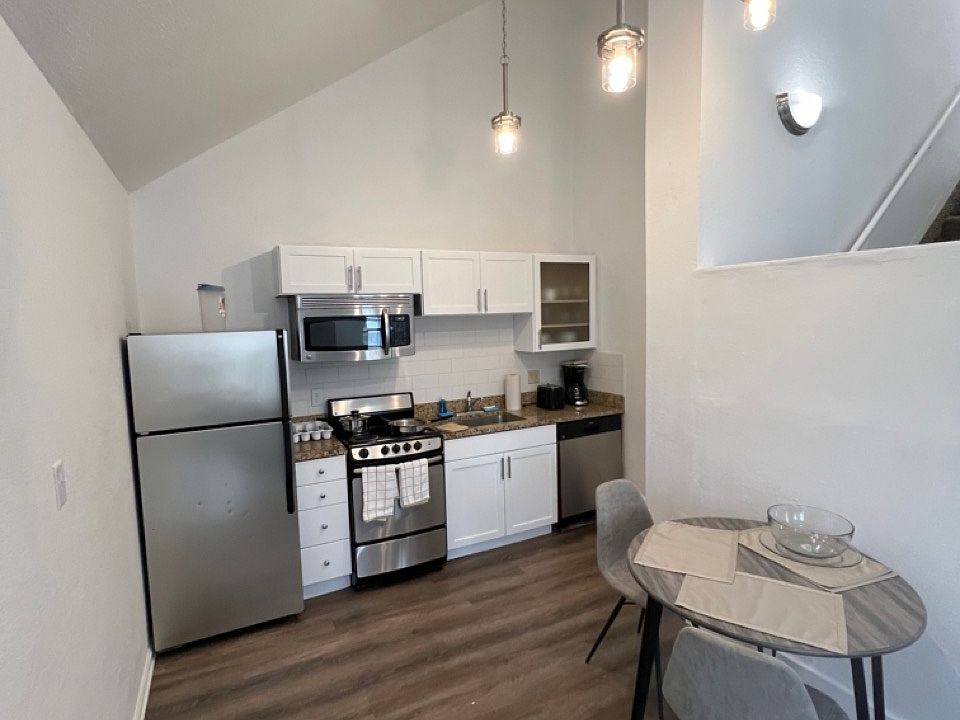 Kitchen / Dining (2 Bed)