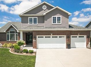 9768 Tulip Ln, Saint John, IN 46373