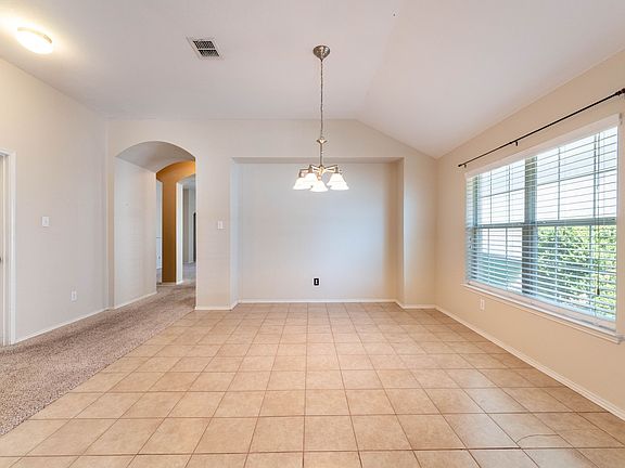 4th image of 413 Tallowtree Dr
