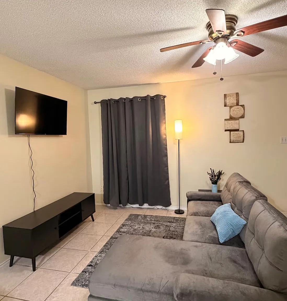 2 bed, 2.5 bath, 1198 sqft, $1,000 — Photo 3