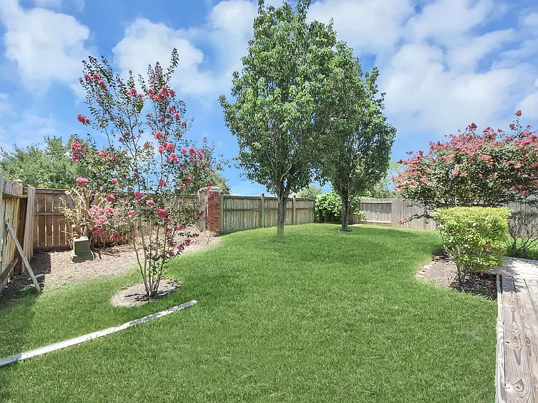 7330 Jacobs Well Dr — Photo 23