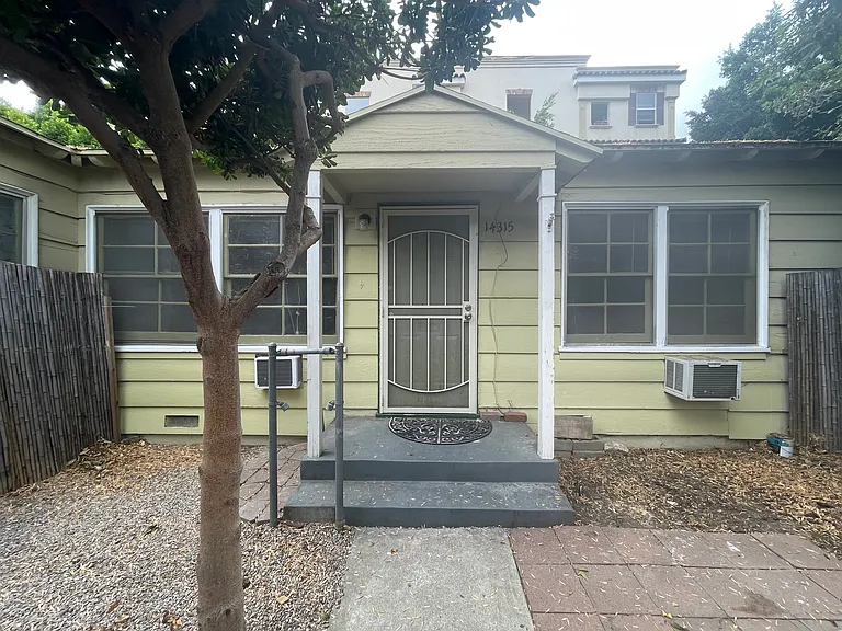 14315 Burbank Blvd #1/2 — Photo 1