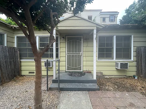 14315 Burbank Blvd #1/2 Photo 1