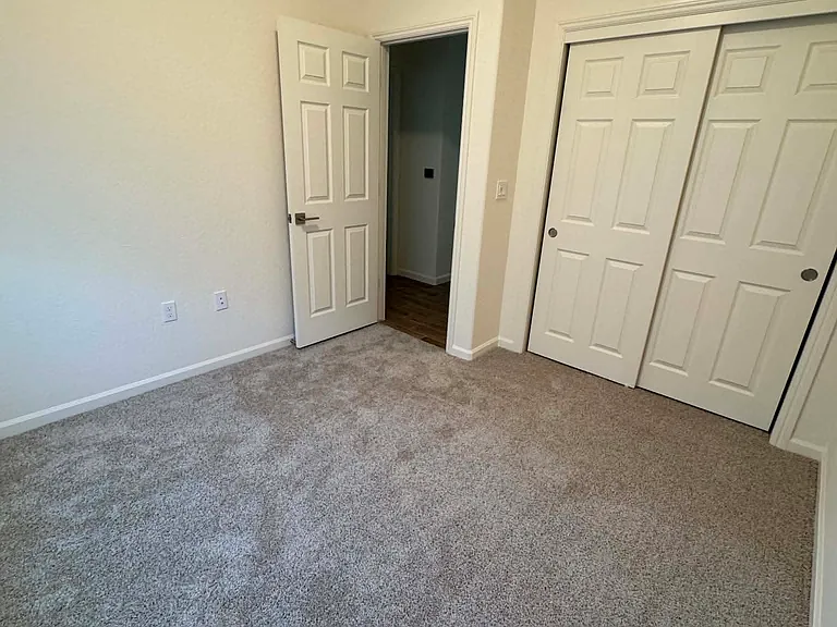 2183 N Renn Ave — Photo 18