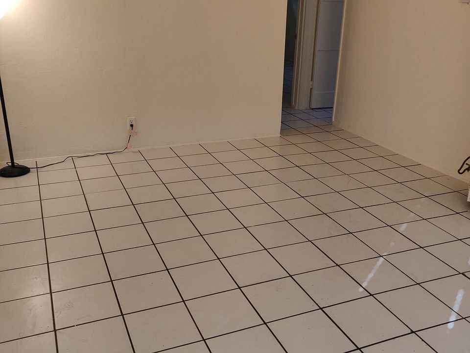 1st image of 719 E Mabel Ave