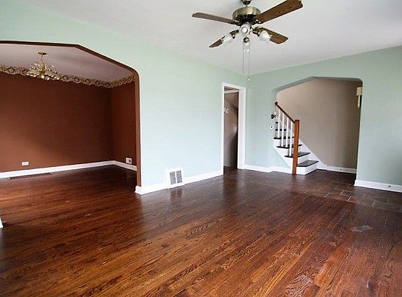 3rd image of 3140 Louis St