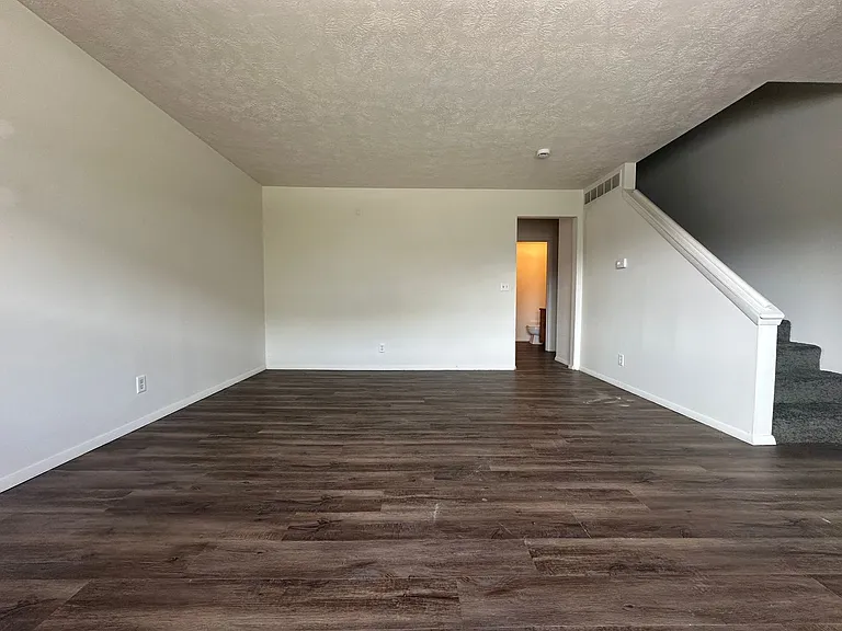 101 E Lincoln St — Photo 17