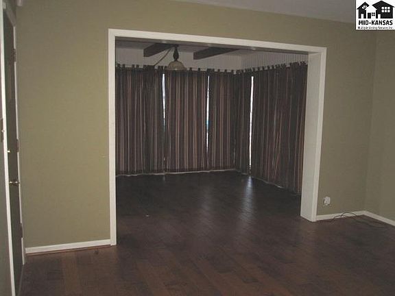 3rd image of 404 Crescent Blvd