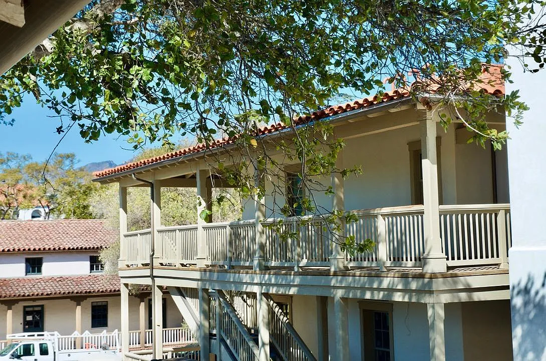 Building Photo - 226 E De La Guerra St #205