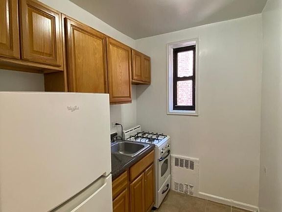 5th image of 180 E 17th St APT 411