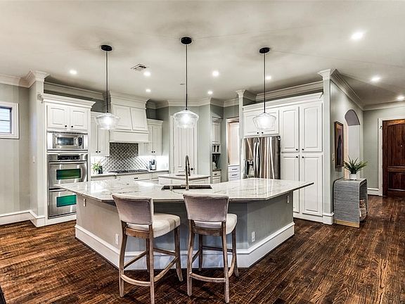 2nd image of 7043 Coronado Ave
