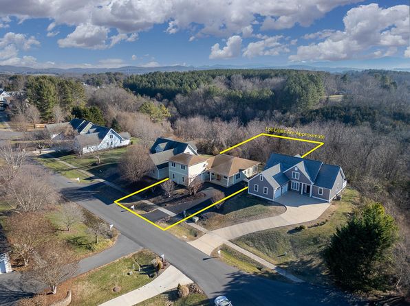 20 Woodridge Ln, Lexington, VA 24450