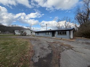 322 W Church St, Burkesville, KY 42717